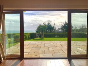 Interior - 3 BEDROOM , 2 BATH Sleeps 8 - WILD ATLANTIC WAY, WITH OCEAN VIEWS ,KINSALE, CORK (Sandycove, Kinsale)