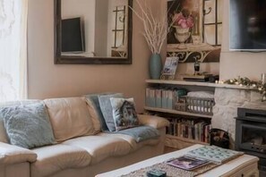 TV, fireplace, Netflix, DVD player