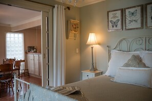 4 habitaciones, tabla de planchar con plancha, internet y ropa de cama
