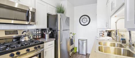 Electric kettle, blender, paper towels, dining tables