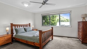 3 bedrooms, bed sheets