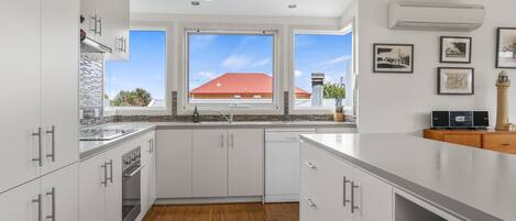 Réfrigérateur, micro-ondes, four, lave-vaisselle