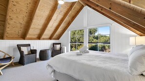 6 bedrooms, iron/ironing board, Internet, bed sheets