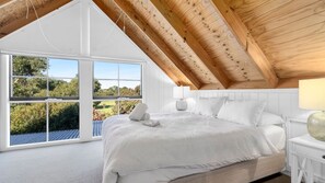 6 bedrooms, iron/ironing board, internet, bed sheets