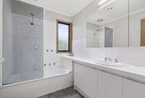 Bathroom - Seamoon - Apollo Bay (Apollo Bay)