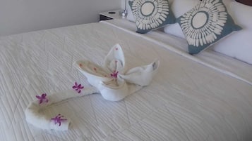 3 bedrooms, in-room safe, desk, iron/ironing board