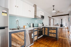 Fridge, microwave, oven, stovetop - 1830's Kippilaw-Renovated Shearers Quarters (Parkesbourne)