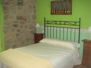 ห้องดับเบิล, ระเบียง | เปล/เตียงเด็กอ่อน, Wi-Fi ฟรี, ผ้าปูที่นอน