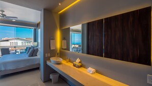 Apartamento exclusivo, 2 quartos, para não fumantes, vista para o oceano | Banheiro | Chuveiro, chuveiro com efeito de chuva, produtos de toalete grátis 