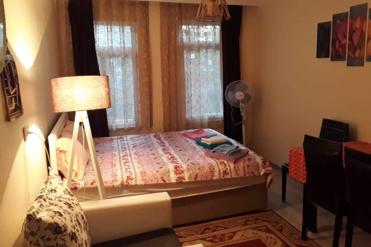 Studio, zum Garten hin | Schreibtisch, Bügeleisen/Bügelbrett, Zustellbetten, kostenloses WLAN