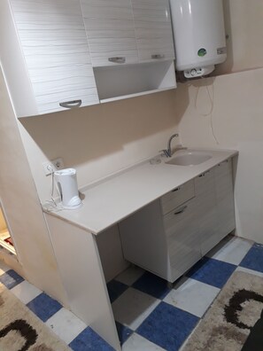Studio, Garden Area | Private kitchenette | Fridge, stovetop, electric kettle, cookware/dishes/utensils - Loca Apart (Istanbul)