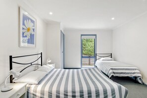 4 bedrooms, WiFi, bed sheets