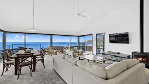 TV, fireplace, DVD player, music library - Beaches - Free WIFI With Blue Water Views (Lorne)
