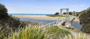 Swingbridge - Front Row Position with Free Wifi