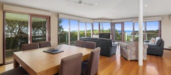 Swingbridge - Front Row Position with Free Wifi