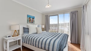 3 bedrooms, iron/ironing board, Internet, bed sheets