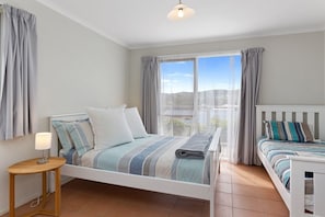 3 bedrooms, iron/ironing board, Internet, bed sheets