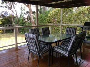 Outdoor dining - Bardham (Skenes Creek, Apollo Bay)