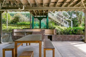 Outdoor dining - Surf Reef (Marengo)
