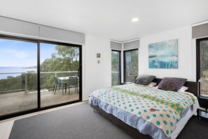 3 bedrooms, bed sheets - Summer By The Bay (Lorne)
