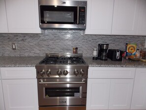 Full-size fridge, microwave, oven, stovetop - The House of CROY (Alexandria)