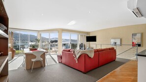 Interior - Butter Factory 8 - Location, Location With Sensational Ocean Views (Apollo Bay)