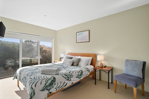 3 bedrooms, bed sheets