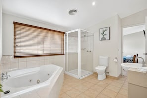 Shower, free toiletries