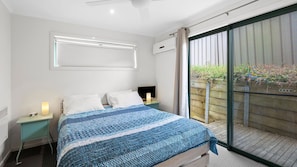 3 bedrooms, free Internet, bed sheets