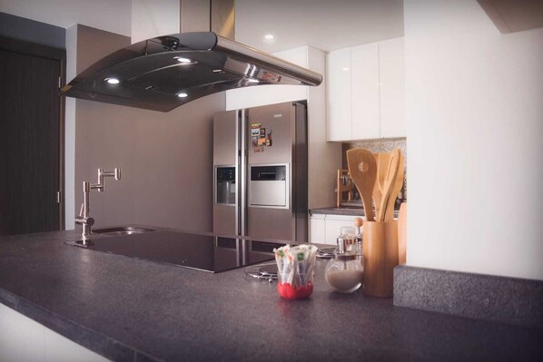 Fridge, microwave, oven, stovetop