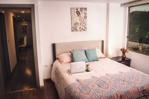 3 makuuhuonetta, silitysrauta/-lauta, ilmainen Wi-Fi, vuodevaatteet