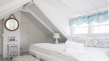 2 bedrooms, travel cot, WiFi, bed sheets
