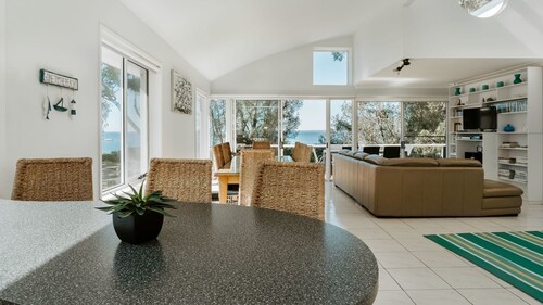 Mana Magic  - Beach Access on your Doorstep!