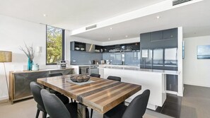 Fridge, microwave, dishwasher, toaster - Lorne Chalet Apartment 38 (Lorne)