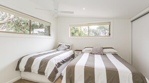 4 bedrooms, iron/ironing board