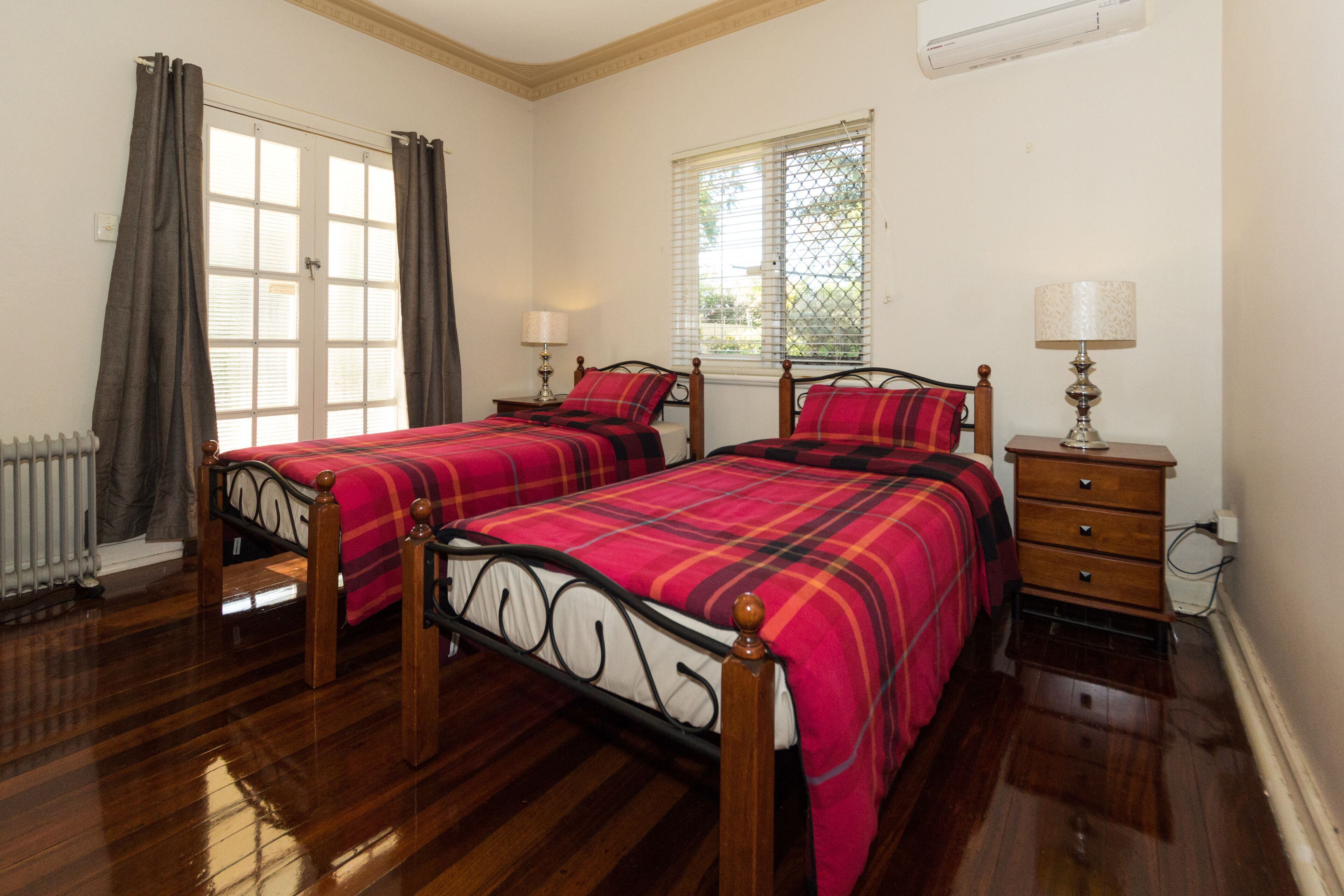 Cosy Lodge Belmont - comfort at value price — image 12