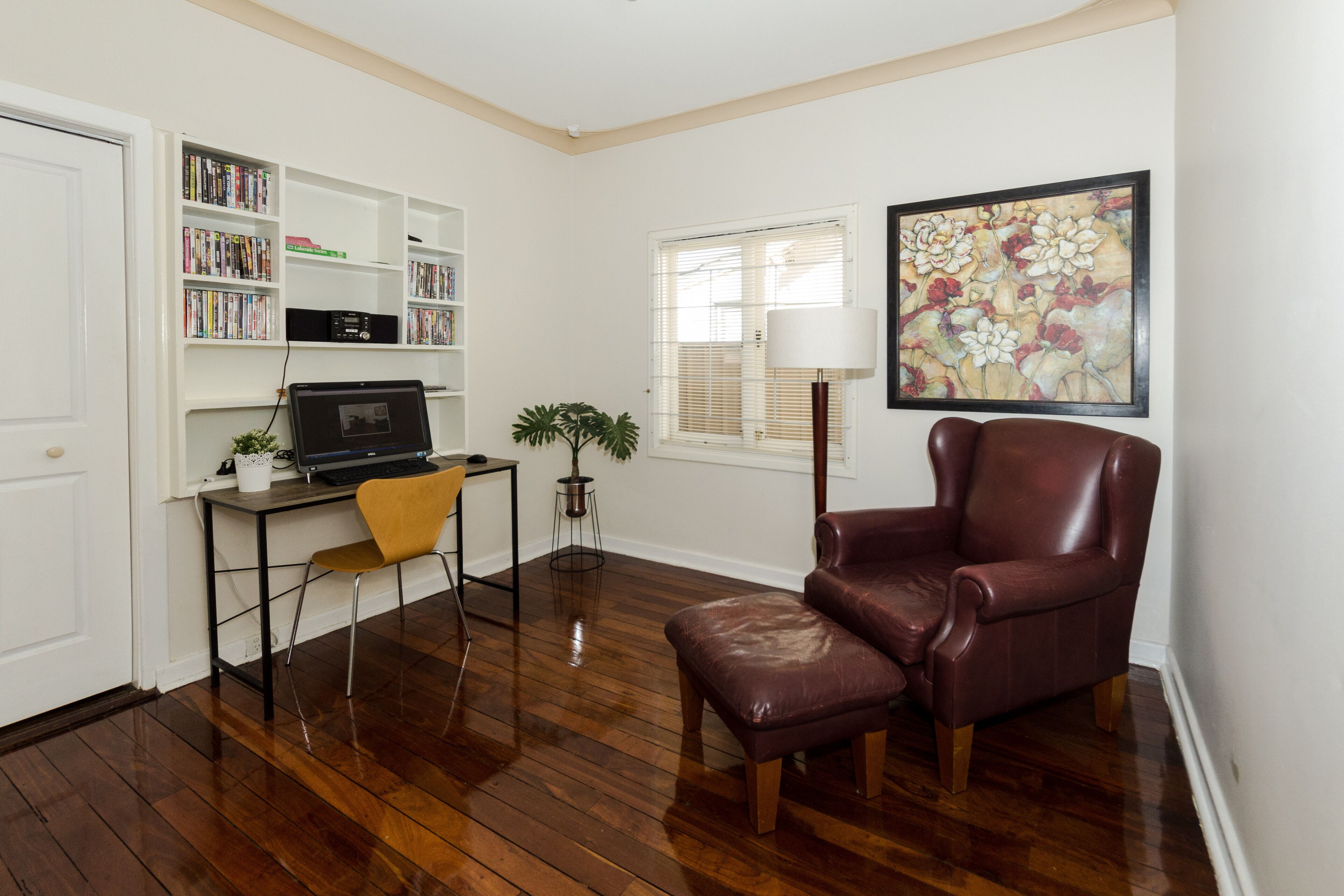 Cosy Lodge Belmont - comfort at value price — image 3