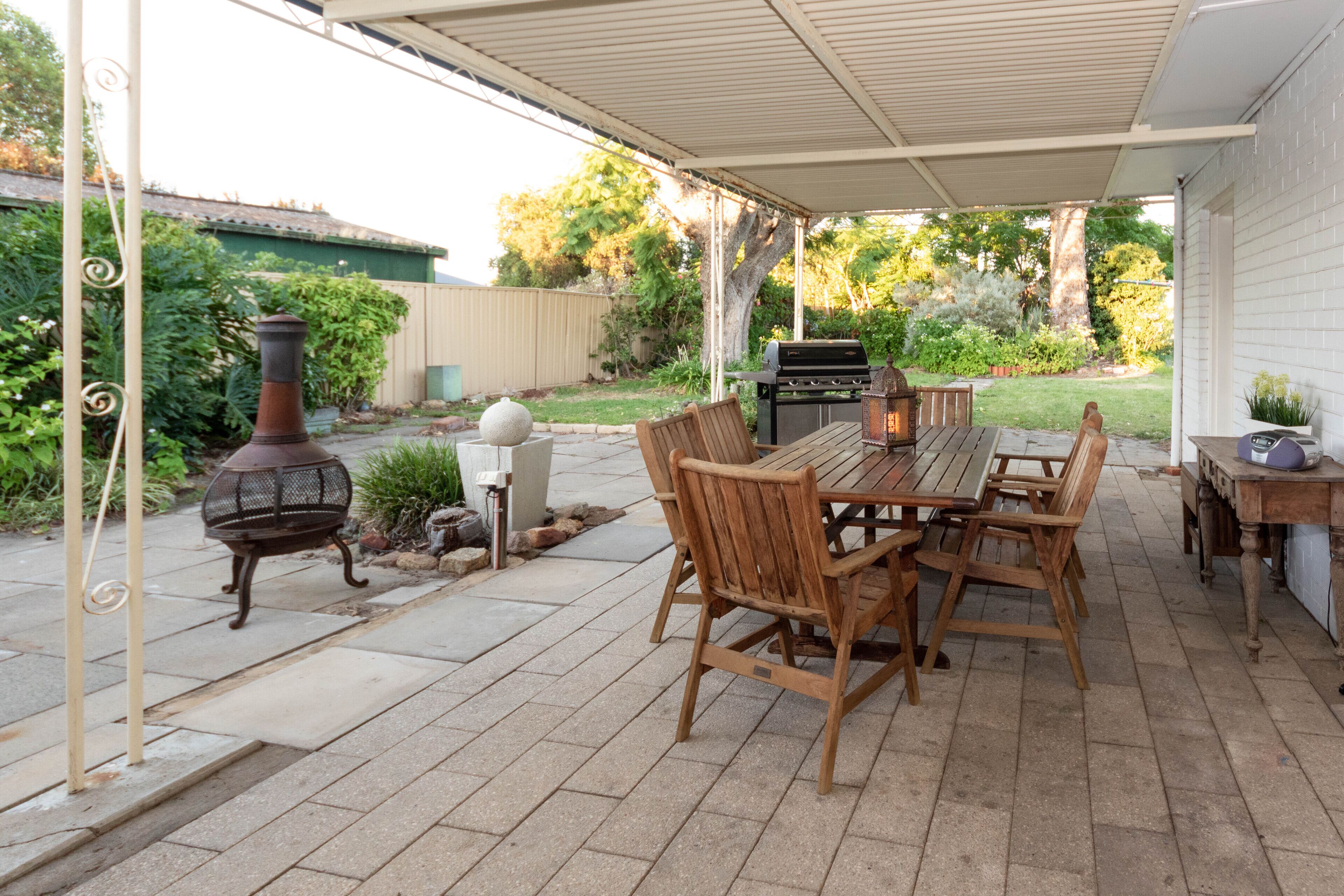 Cosy Lodge Belmont - comfort at value price — image 6