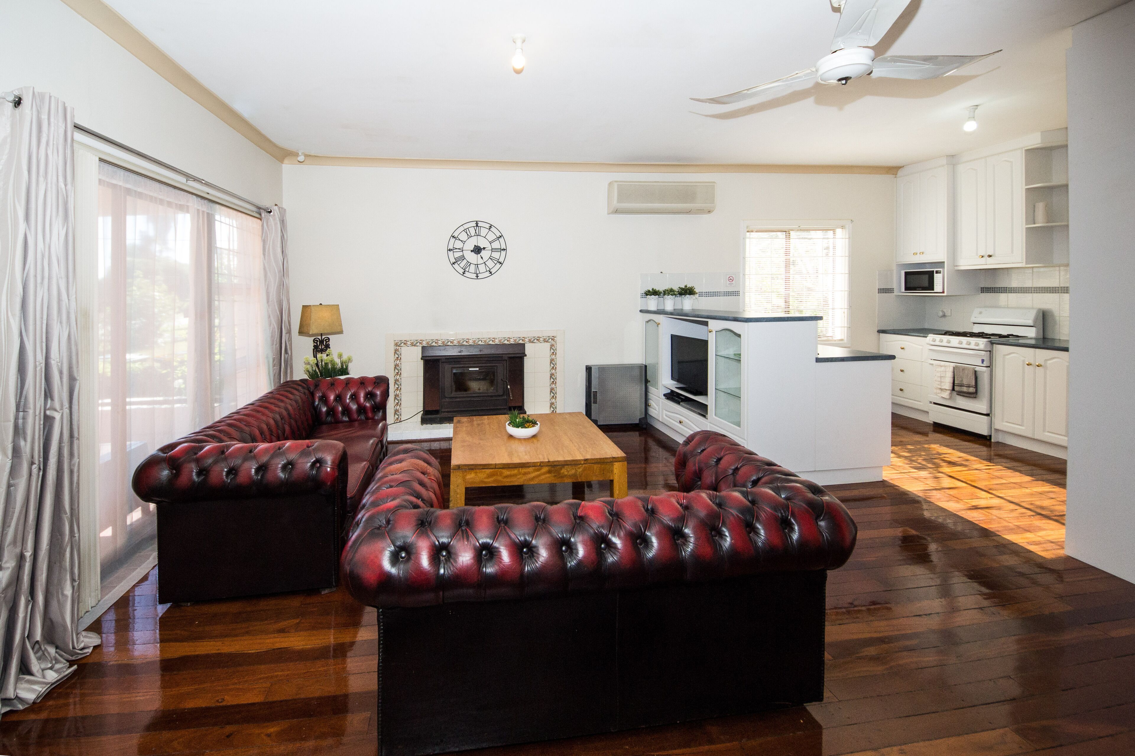 Cosy Lodge Belmont - comfort at value price — image 2