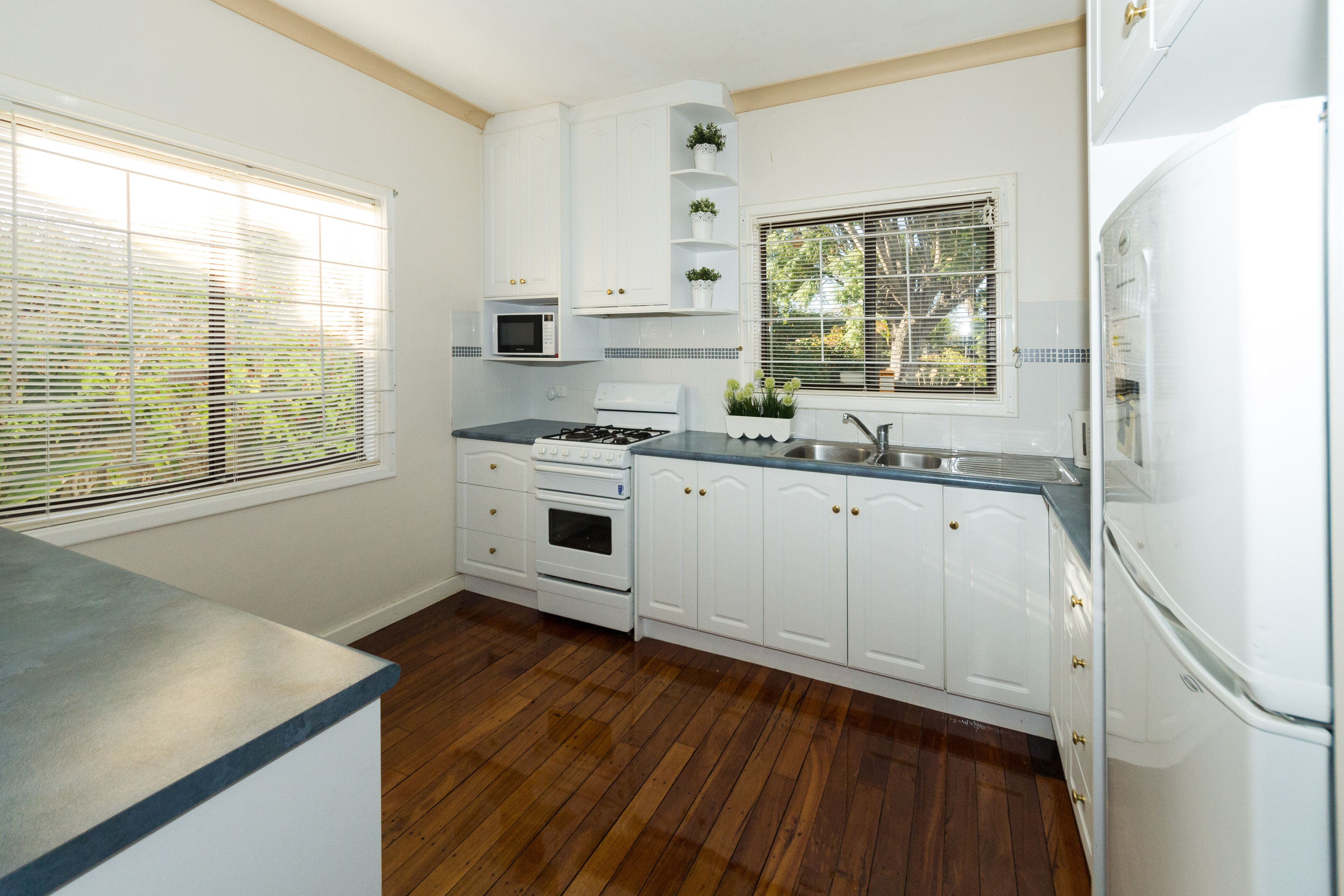 Cosy Lodge Belmont - comfort at value price — image 14