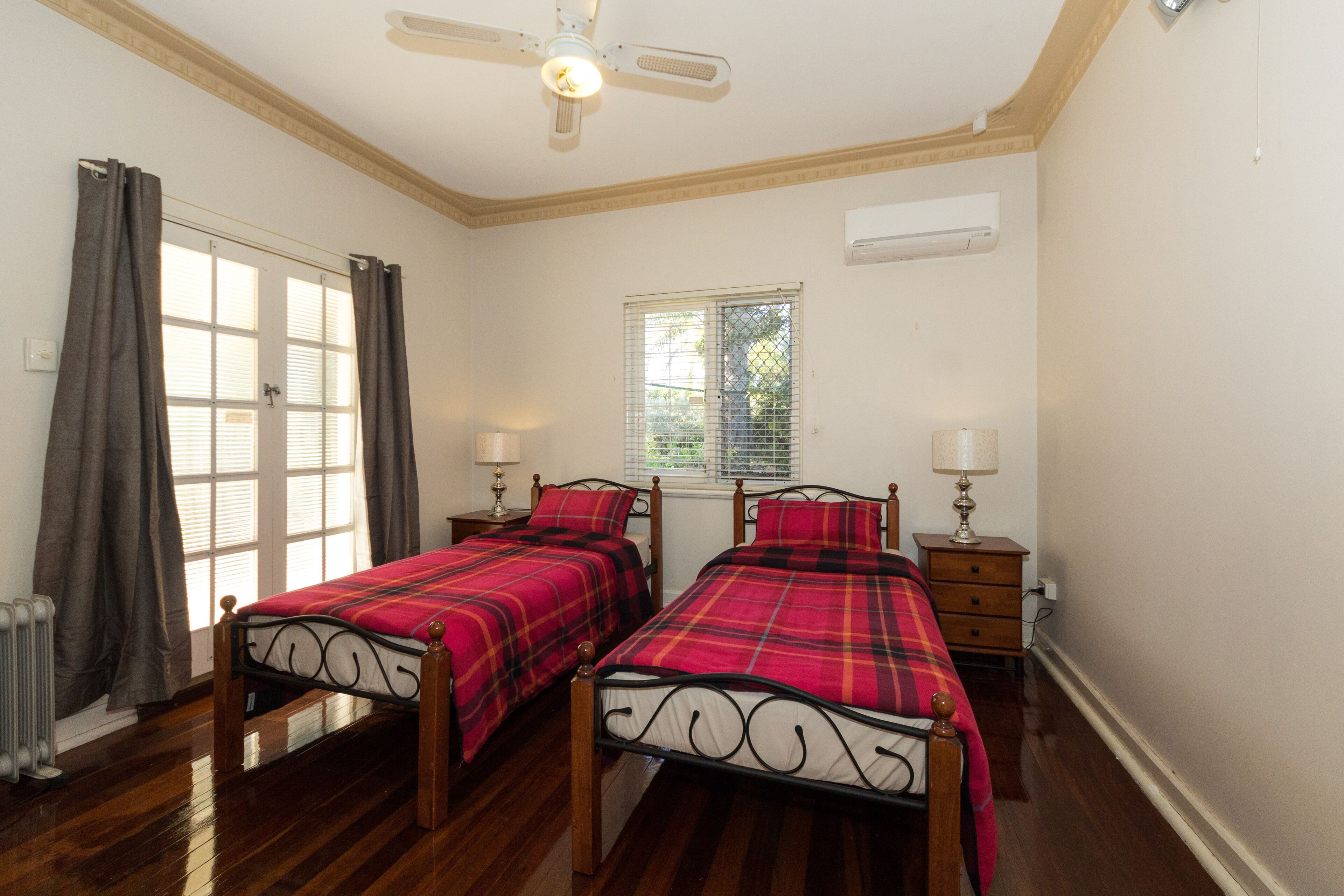 Cosy Lodge Belmont - comfort at value price — image 11