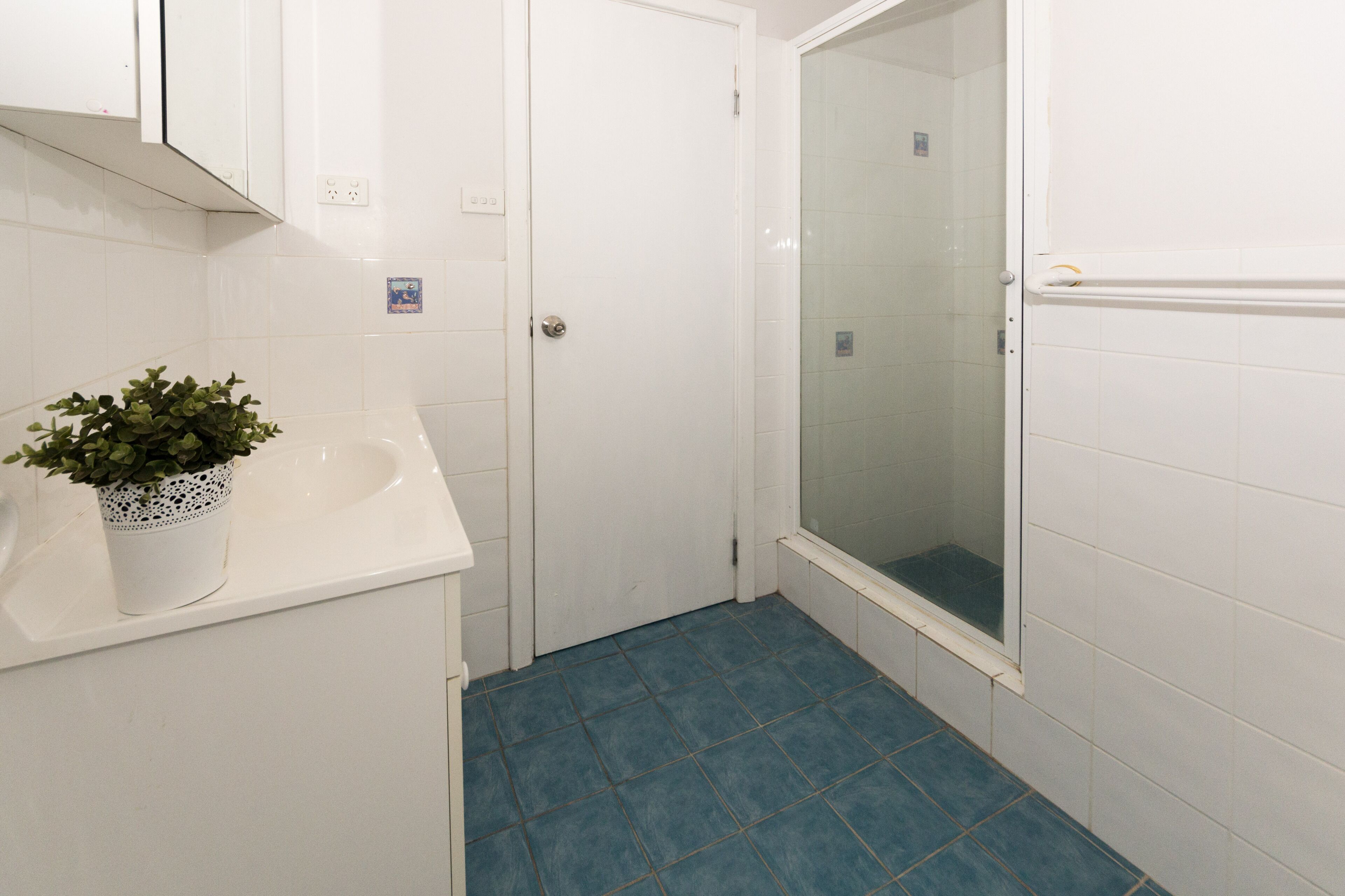 Cosy Lodge Belmont - comfort at value price — image 19