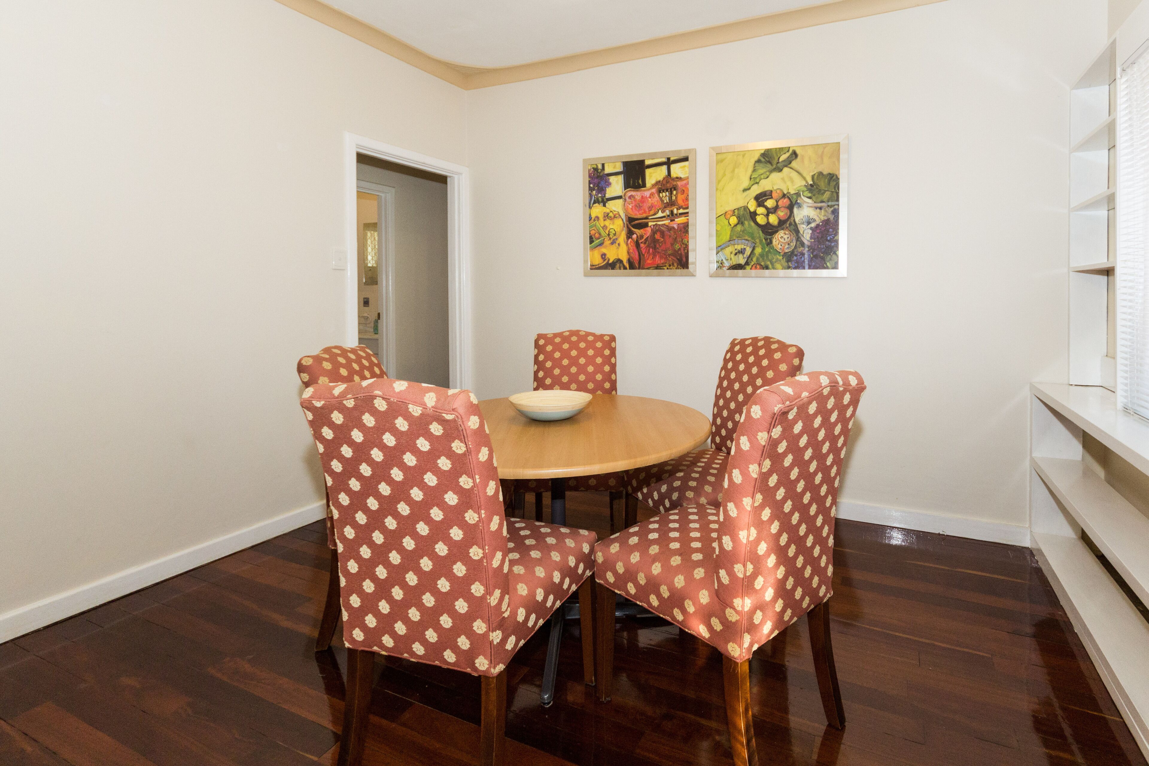 Cosy Lodge Belmont - comfort at value price — image 17