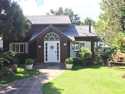 Charming house, cozy, family, children, WIFI, PETs, condominium, central.