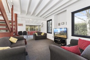 TV, music library - Sea Loft (Apollo Bay)
