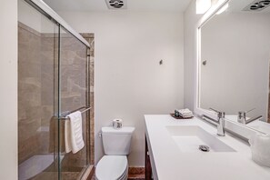 더블룸, 전용 욕실 (Random Hotel  Room) | 욕실