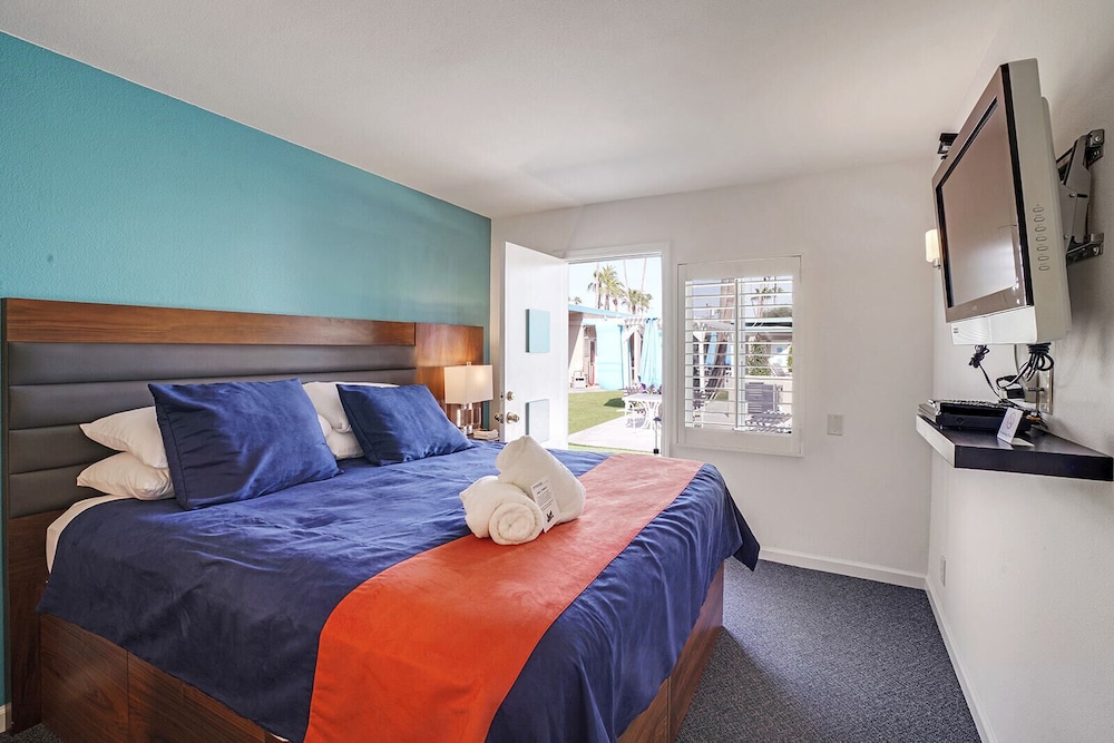 Inndulge Palm Springs by null