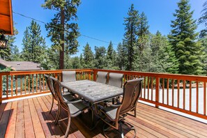 Outdoor dining - Forest Angel: Close to Snow Summit, Hiking Trails, & Village! WiFi! Gas BBQ! (Big Bear Lake)