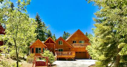 Forest Angel: Close to Snow Summit, Hiking Trails, & Village! WiFi! Gas BBQ!