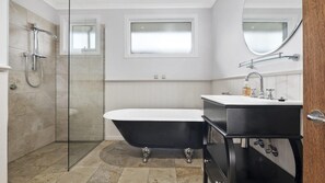 Dusche, kostenlose Toilettenartikel, Haartrockner
